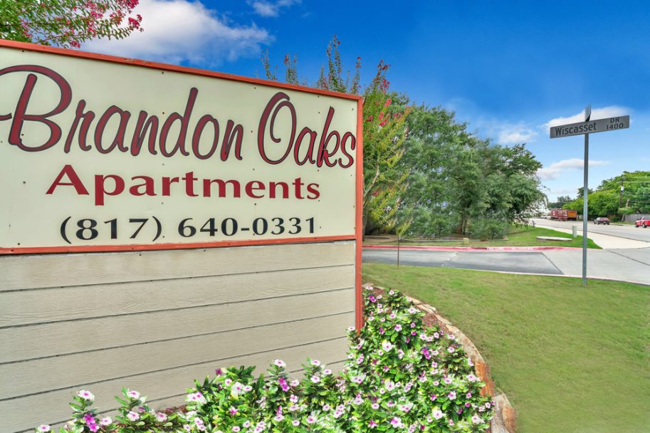 Brandon Oaks Apartments Photo Gallery