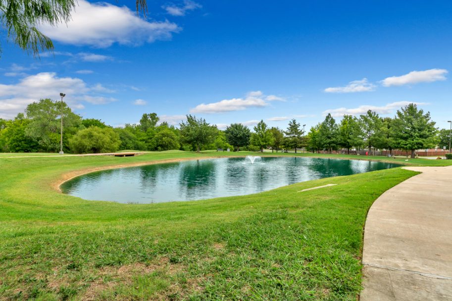 Brandon Oaks Apartments Arlington,TX